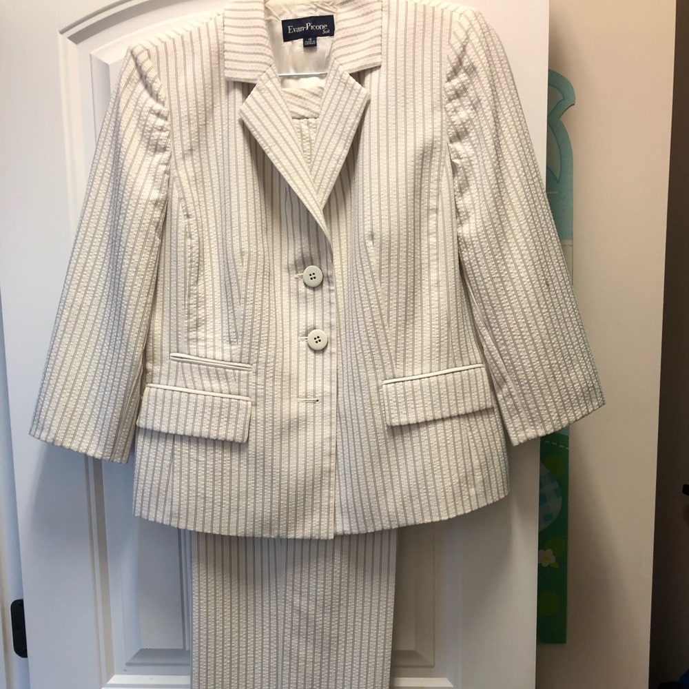 Evan Picone fully lined suit